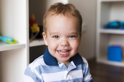 Молочные и коренные зубы у ребёнка: особенности роста и смены