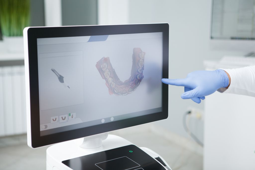 dentist-pointing-dental-scan-computer-screen.jpg